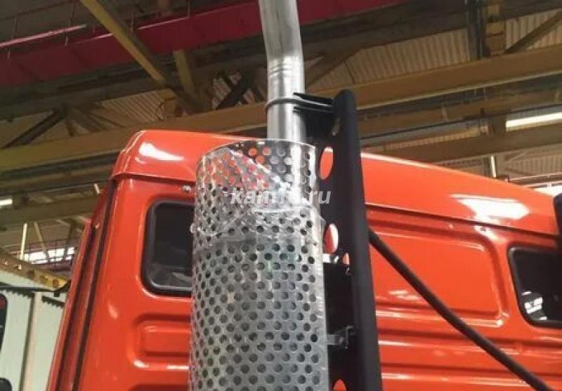 Камаз 44108, 43118 установка выхлоп вверх с искрогасителем, защита бака с 4- сторон, проблесковые маячки на дуге 2 шт.